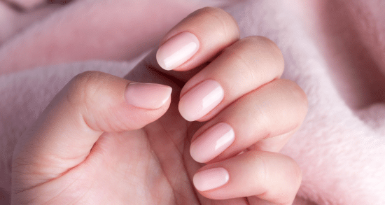 Manucure et vernis : prendre soin de ses ongles sans mettre en